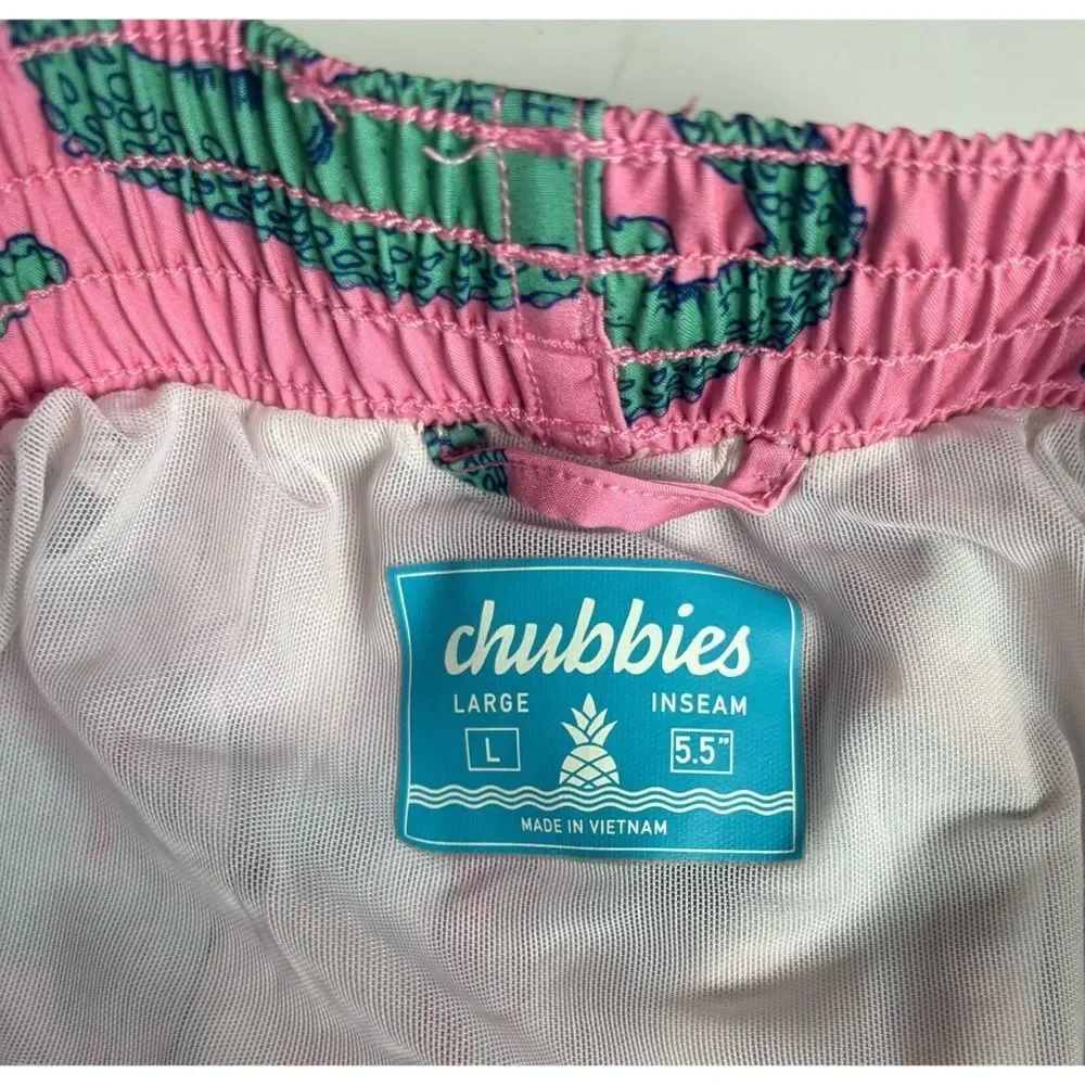Chubbies The Glades Classic Swim Trunk 5.5” in Pink Alligator Size L